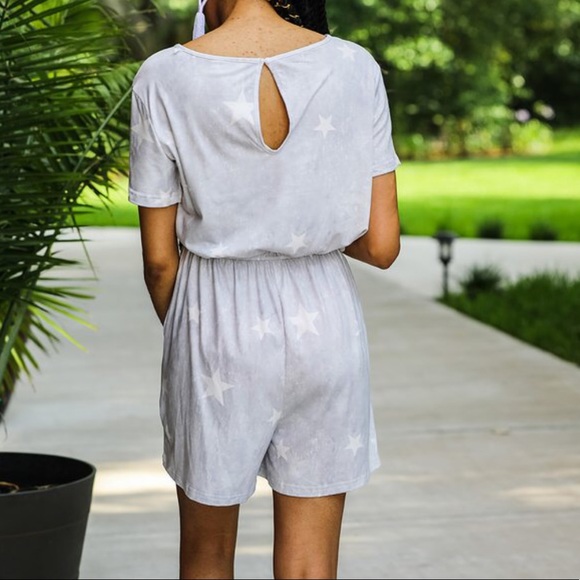 NWT Short Sleeve Star Romper size M - Picture 3 of 3